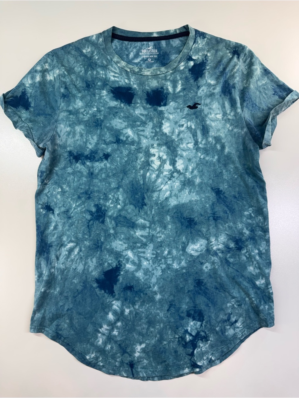 Hollister Men’s Medium Blue Tie Dye Curved Hem T-Shirt Embroidered Logo
